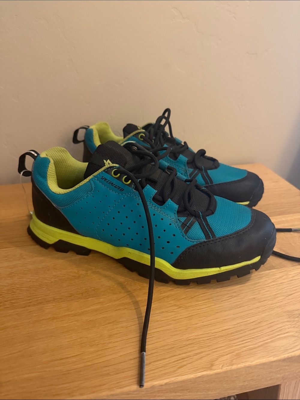 Specialized Tahoe Mountain Bike Shoes Clip In Turquoise and Lime Women’s Size 8